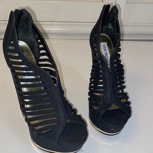 Steve Madden “Wresse” size 6 heels